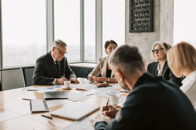 When Everyone Agrees, Something Is Wrong: The Hidden Danger of Executive Alignment